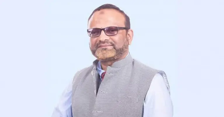 ঢাকা বিশ্ববিদ্যালয়ের উপাচার্য নিয়াজ আহমেদ খান